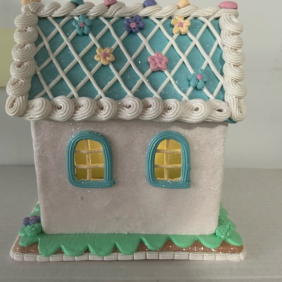 9" Illuminated Spring Easter House by Valerie Parr Hill - Picture 3 of 6